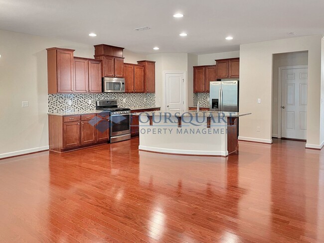 Building Photo - Spacious End-Unit Townhome with 2-Car Garage & Private Patio – Near Beaver Creek & Downtown Apex