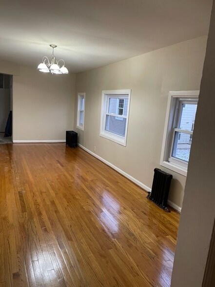 Primary Photo - 2529 N Austin Ave