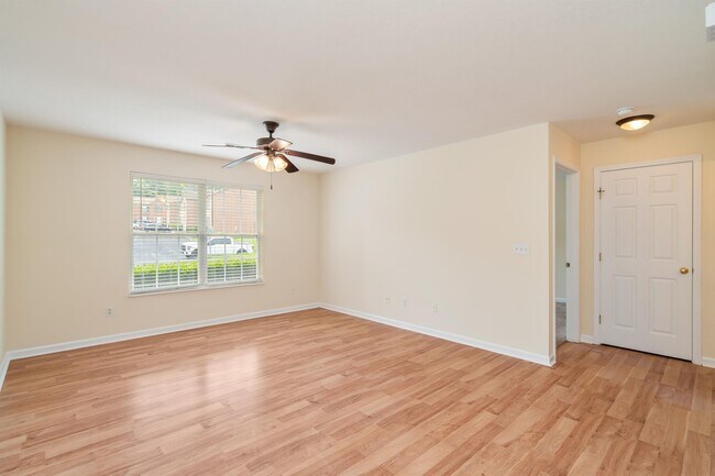 Building Photo - 1703 Maple View Way