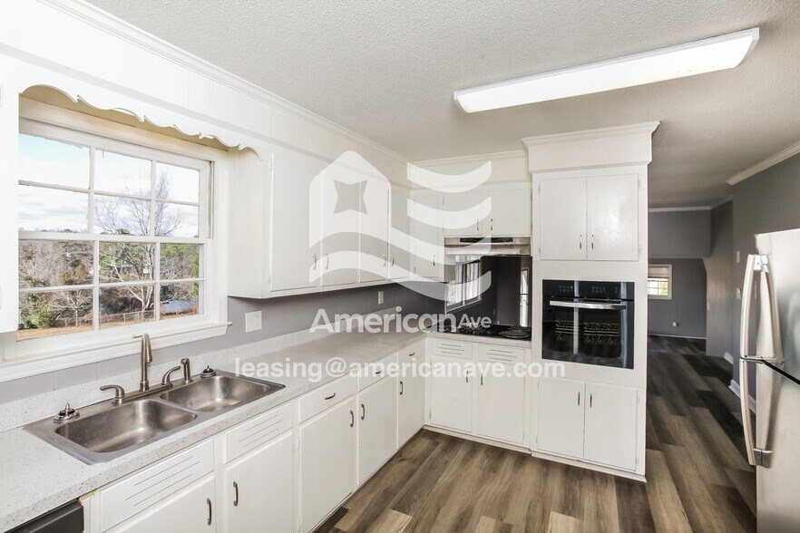 Building Photo - 1963 Blue Ridge Terrace