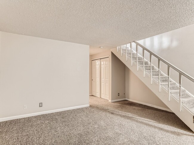 Building Photo - COMING IN MAY!!! Spacious 3 Bedroom 2.5 Ba...