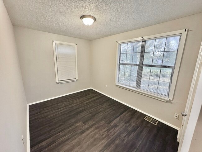 Building Photo - 655 Granada Rd