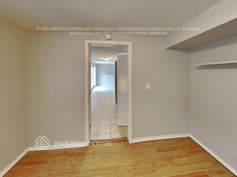 Building Photo - 3884 S Truckee Ct