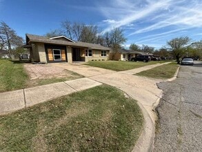 Building Photo - 1709 Dorothy Dr