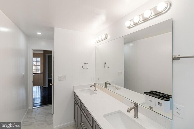 Building Photo - 6239 Willowfield Way