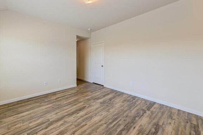 Building Photo - Loma Bella - 2706 Majestic Dr, San Antonio...