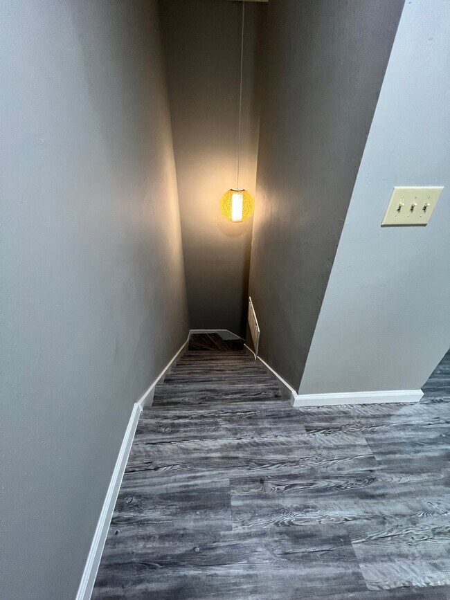 Building Photo - 813 Red Bird Ln