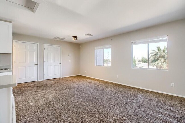 Building Photo - 5323 E Taylor St