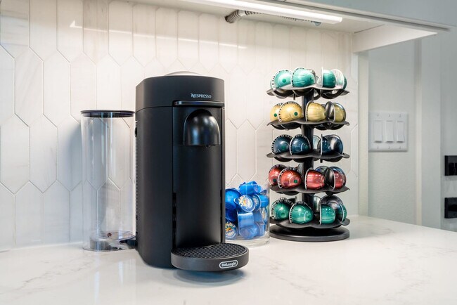 Building Photo - 2415 E 10th St