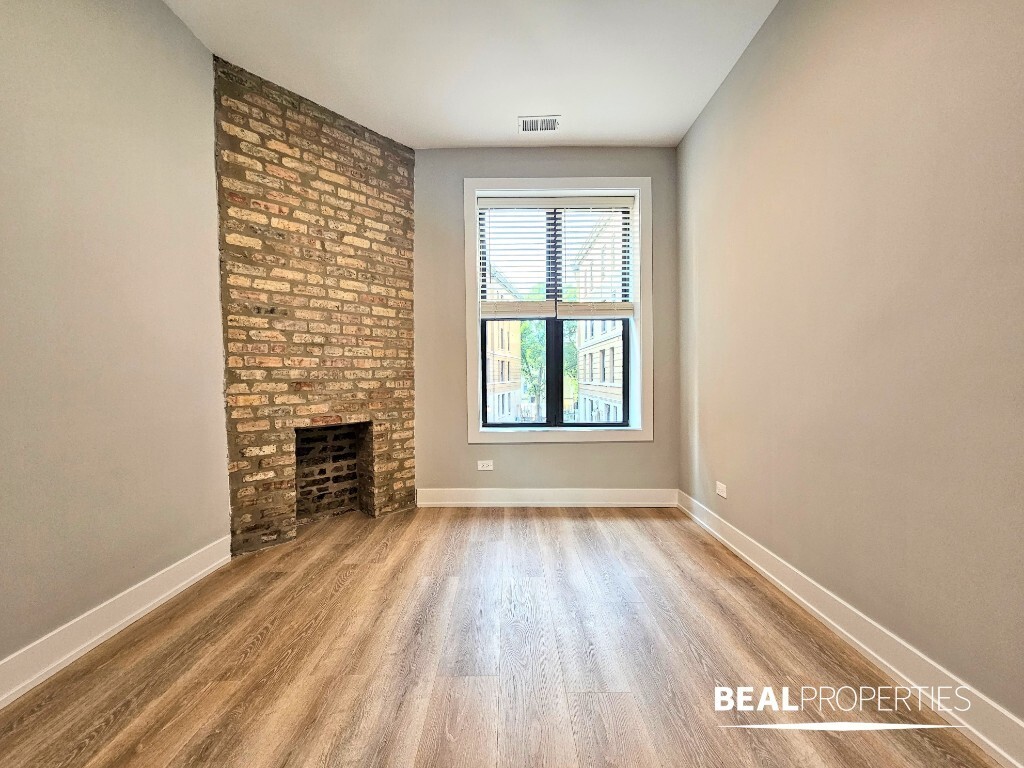 Building Photo - 428 W Belden Ave