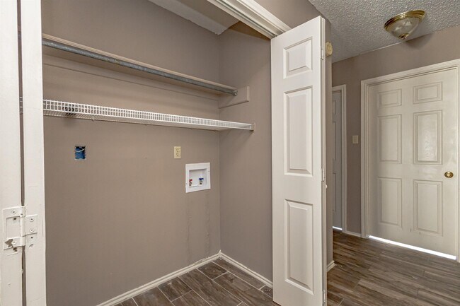 Building Photo - 104 Belaire Dr