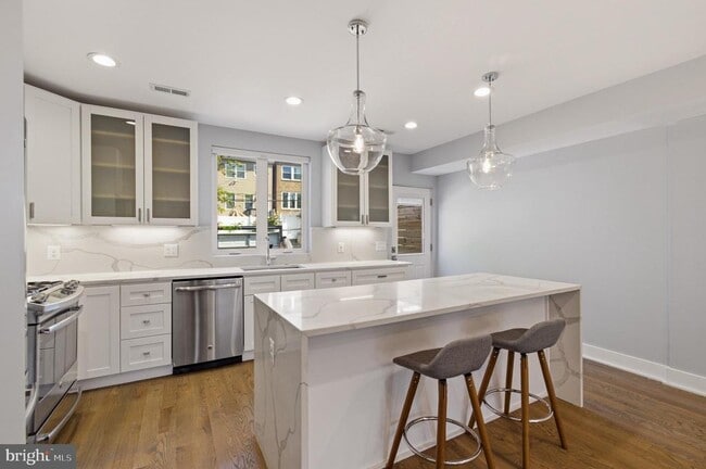 Building Photo - 925 Delafield Pl NW