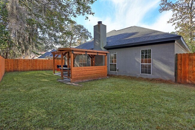 Building Photo - 110 St Ives Way