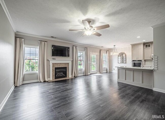 Building Photo - 2747 Thornhill Dr