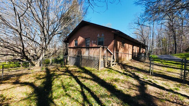 Building Photo - 494 Old Jonesboro Rd