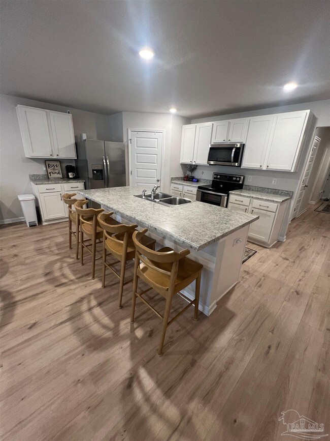 Building Photo - 5253 Peach Dr