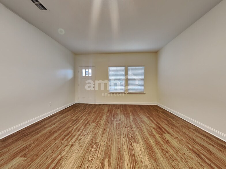 Building Photo - 3154 Creek Village Ln