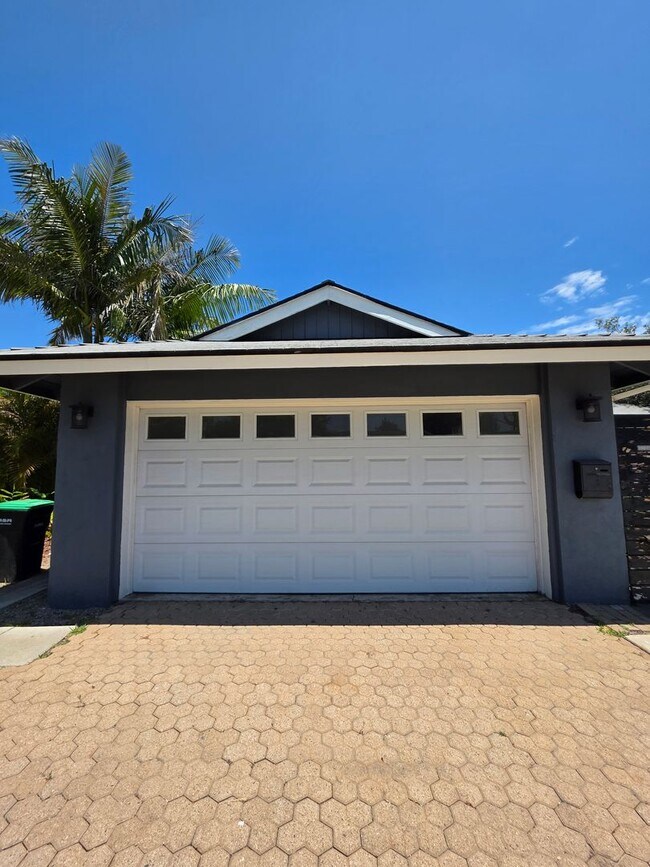 Building Photo - Highly Desirable Costa Mesa Residence – Don't Miss Out!