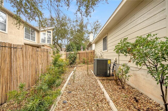 Building Photo - 27 Troon Dr