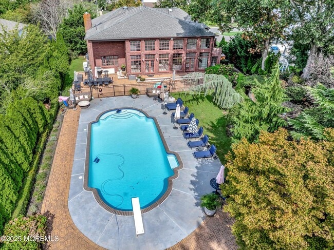 Building Photo - 13 Valley Forge Rd