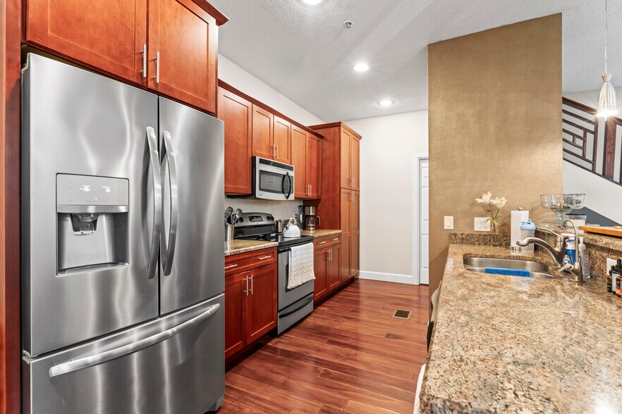 Stainless Steel Appliances - 113 S Newport Ave