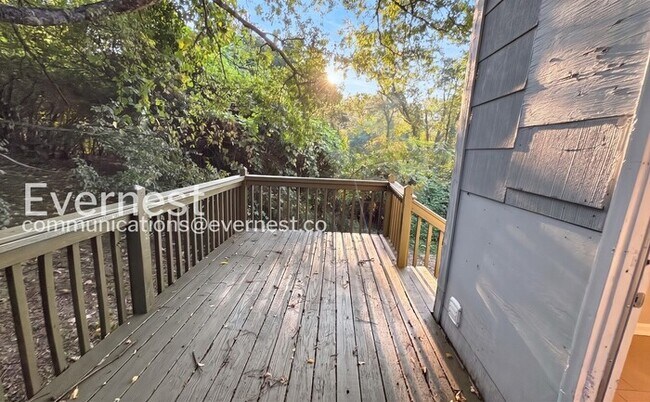 Building Photo - 3-Bedroom Home with Off-Street Parking / Pet-Friendly / Vouchers Accepted / Available Now!