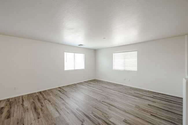 Building Photo - 4 BED 2.5 BATH, 2200+ SFT IN CAMELBACK RANCH, PHOENIX