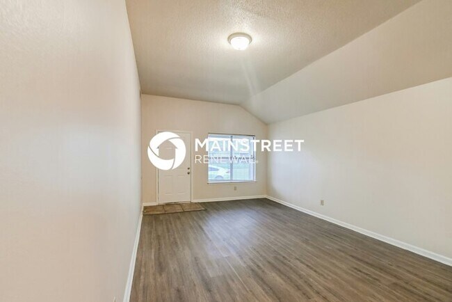 Building Photo - 4 Bedroom Pet-Friendly Home in MILLINGTON, TN with Main Street Renewal