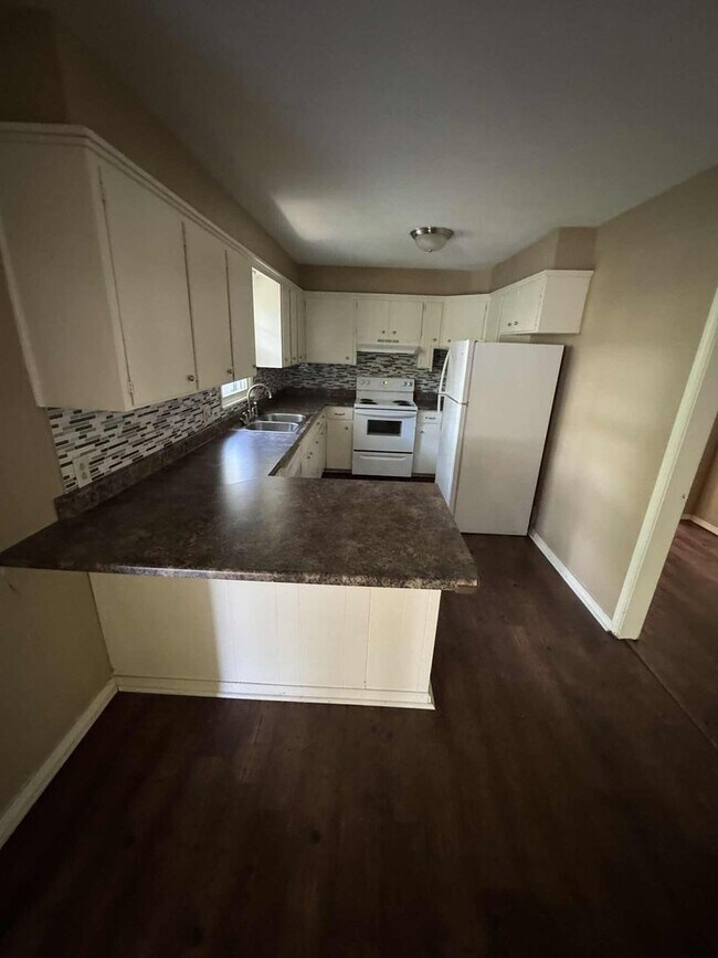 Building Photo - Cute 3 bedroom house in southwest Springfi...