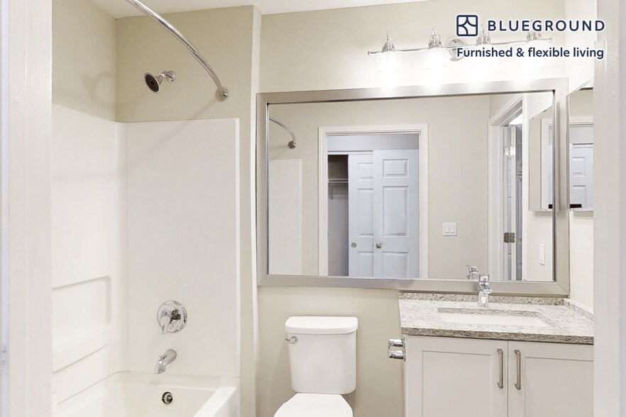 Building Photo - 100 Court N Dr