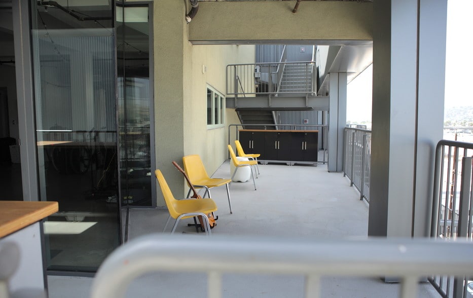 Building Photo - 200 N San Fernando Rd