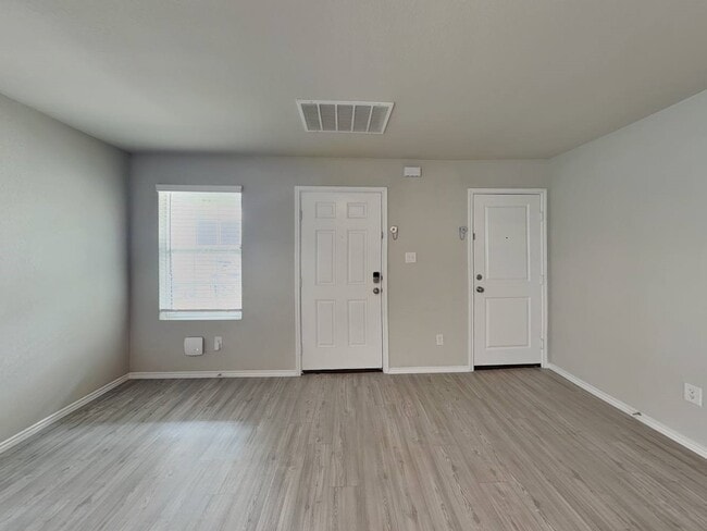 Building Photo - 5719 Leon Pl