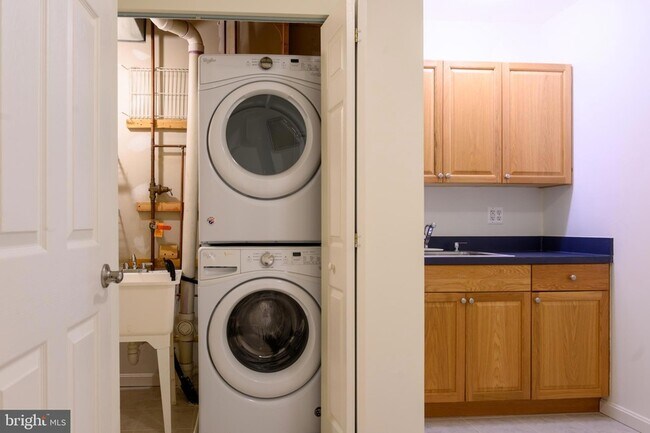 Building Photo - 3842 Koval Ln