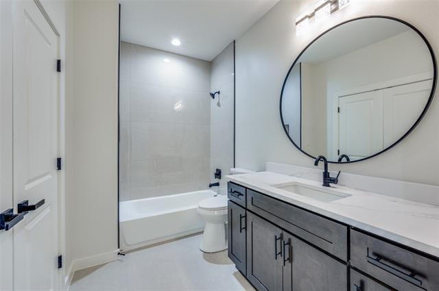 Building Photo - 3324 Navaro St