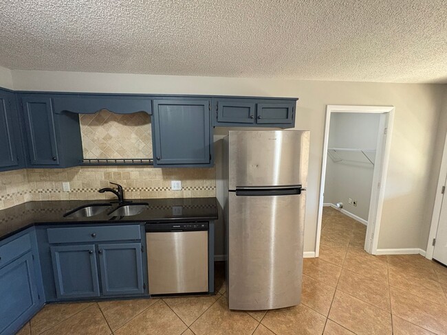 Building Photo - For Rent