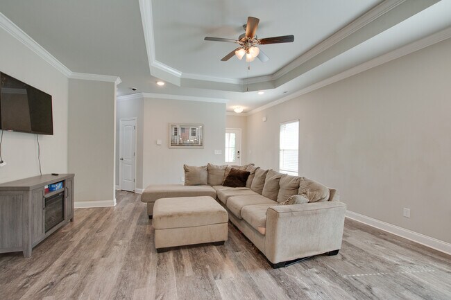 Building Photo - 150 Shrewsberry Dr