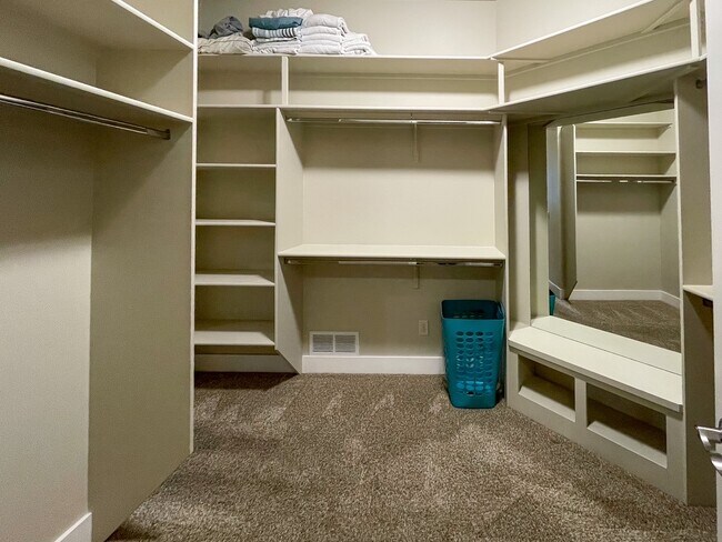 Building Photo - 307 E Grove Creek Ln