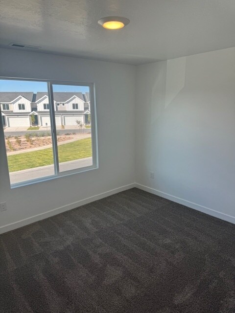 Building Photo - 877 E Oakum Ln
