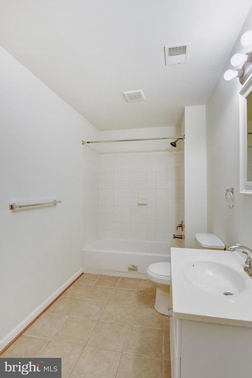 Building Photo - 8416 Churchside Dr