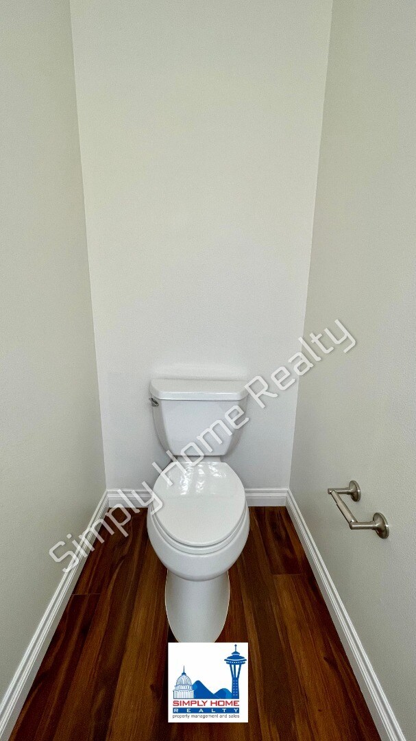 Building Photo - Step Inside To This Spacious & Comfortable 3-Bedroom Home!