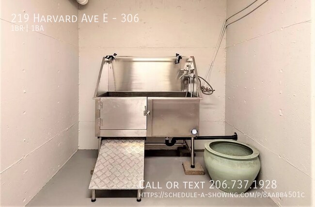 Building Photo - 219 Harvard Ave E