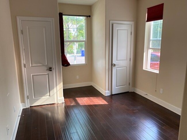 Building Photo - Beautiful 5 Bedroom Home for rent in Lopel...