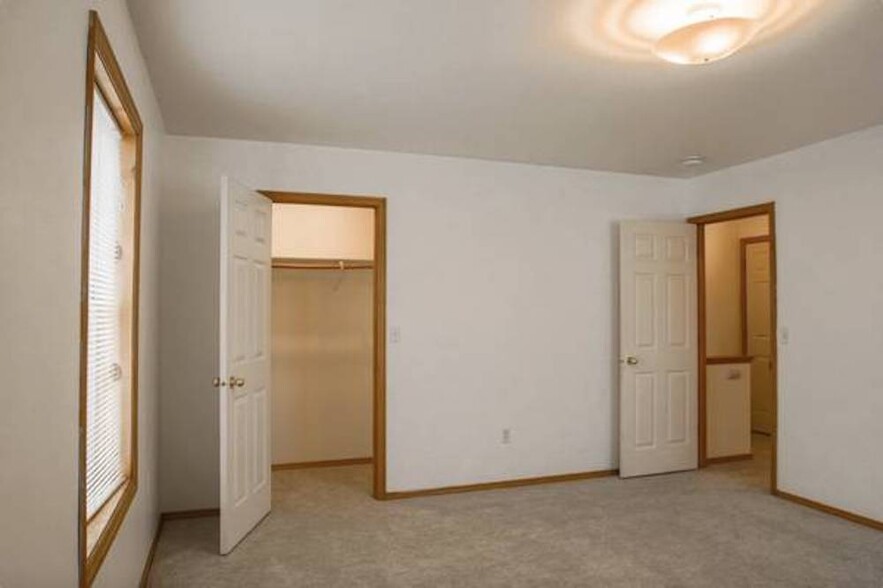 Bedroom 1 - 414 W Babcock St, Unit 1