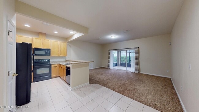 Building Photo - 13339 Solar Dr