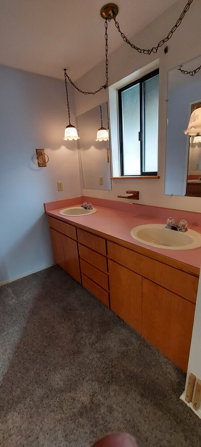 Building Photo - 5090 Forsythia Dr