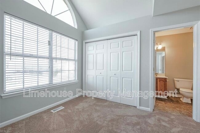 Building Photo - 437 Greenview Dr