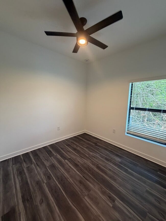 Building Photo - 149 Pine Ln