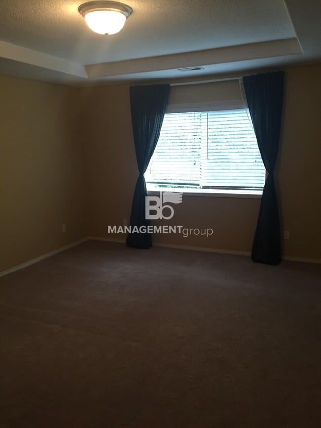 Building Photo - NW Portland- Bethany Light & Bright Home with Private Backyard