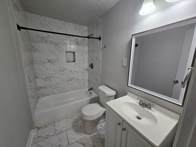 Building Photo - 2bed 1 Bath