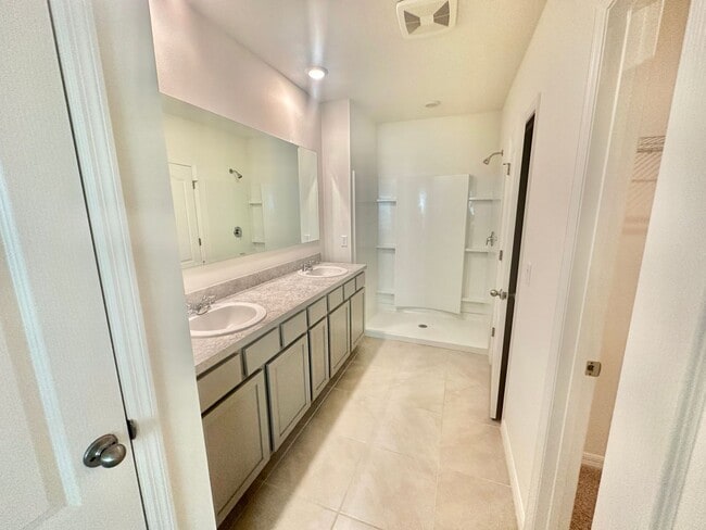 Building Photo - Deltona - 3 Bedroom, 2 Bathroom - $1,895.00